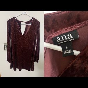 Velvet dress with bell bottom sleeves